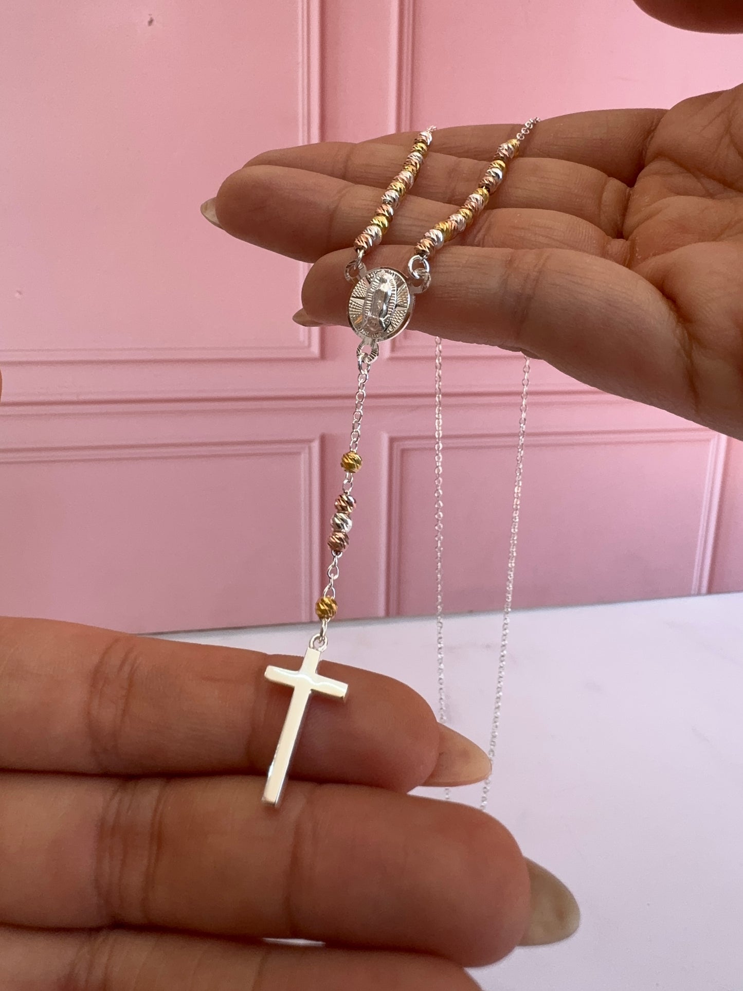Collar estilo Rosario en diferentes tonos de plata