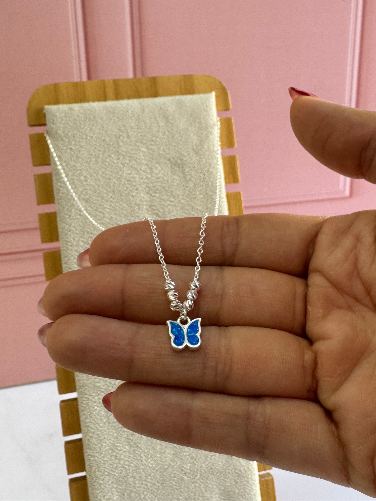 Collar Mariposa Opalina de Plata 925 - Transformación y Renacimiento | Romina Joyería
