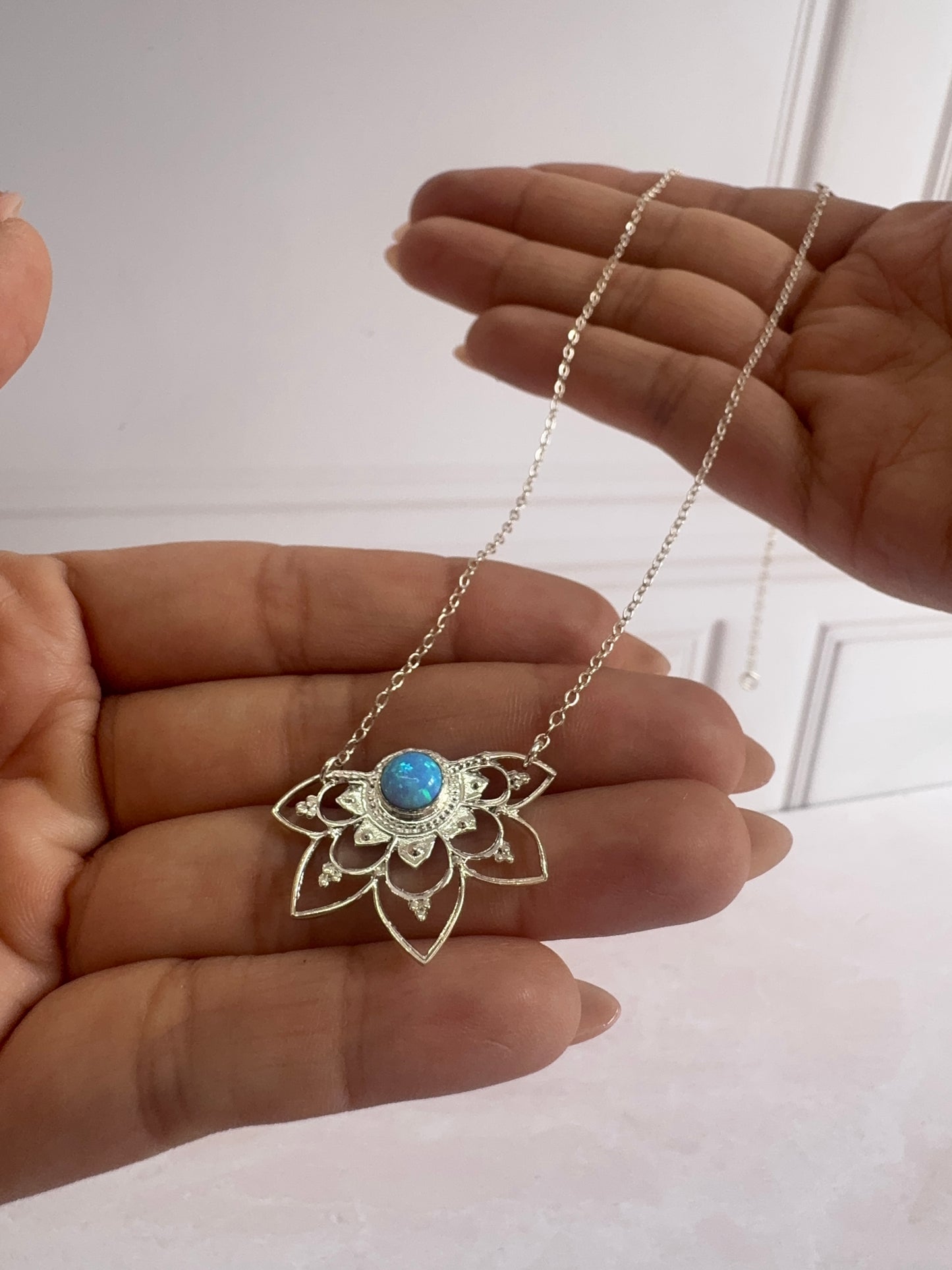 Collar Flor de Loto de Plata 925 – Zirconia u Ópalo