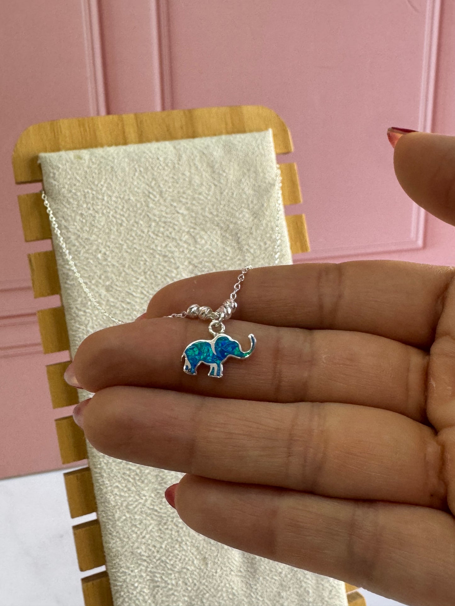 Collar Elefante Opalina de Plata 925 - Sabiduría y Buena Fortuna | Romina Joyería