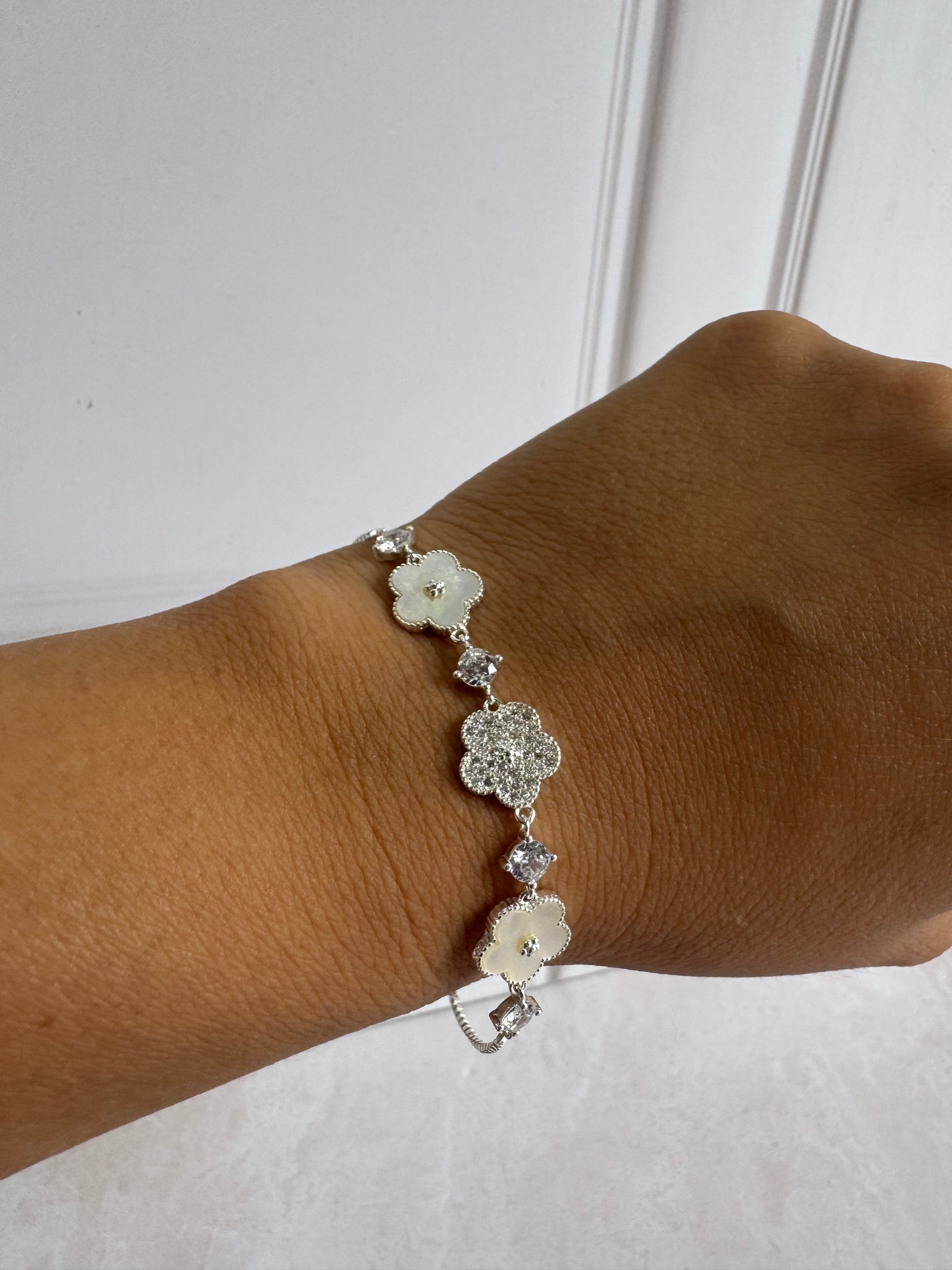 Pulsera Flores Madre Perla