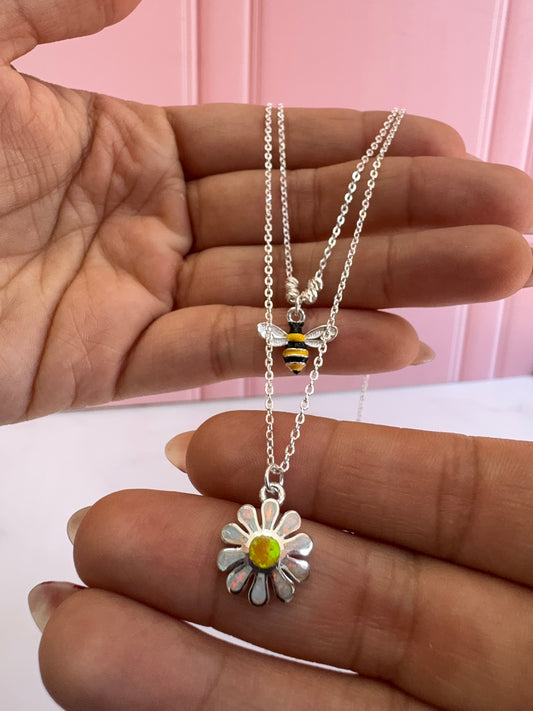 Collar doble Abejita y Margarita