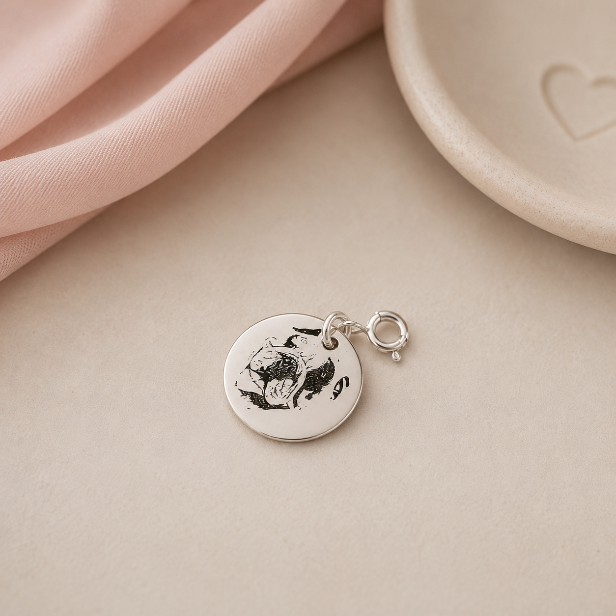 Dije Plaquita Personalizada Mascota 1.5cm con Foto Grabada | Plata .925 – Romina Joyería