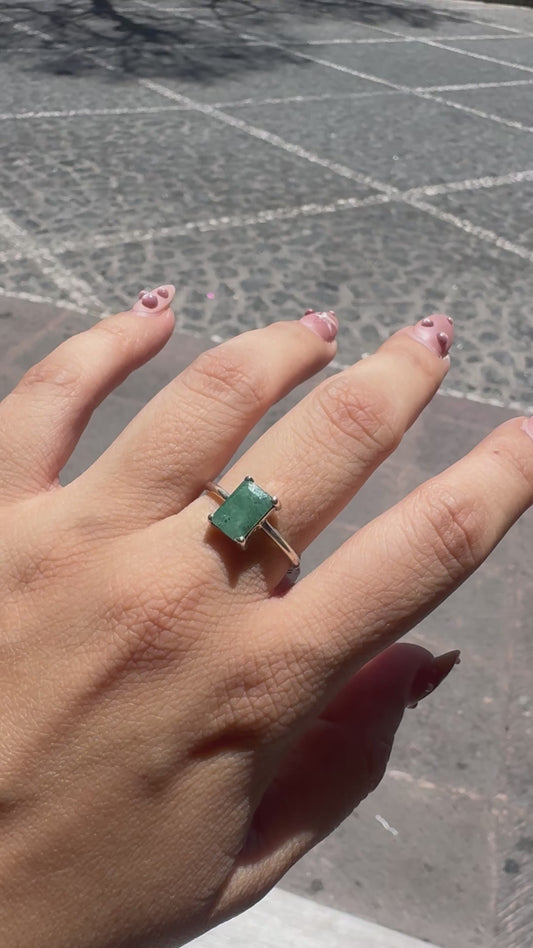 Anillo Esmeralda Natural de Zambia Corte Esmeralda | Montura Fina Plata .925 – Romina Joyería