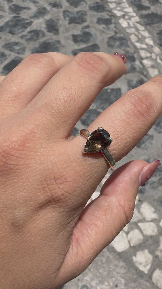 Anillo Cuarzo Ahumado Natural Corte Pera | Plata .925 – Romina Joyería